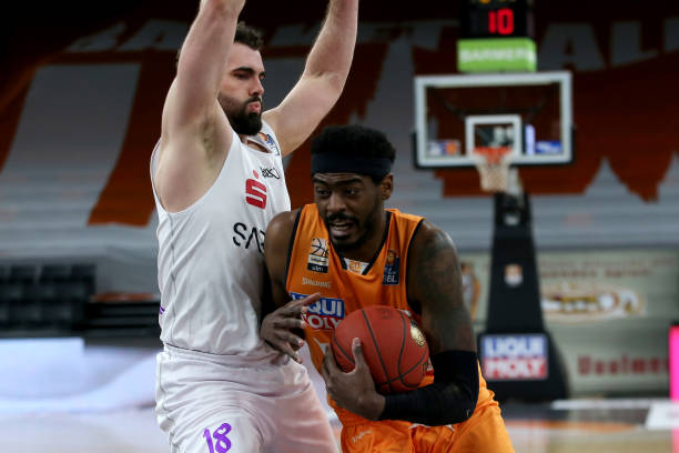 而在防守端 而在防守端